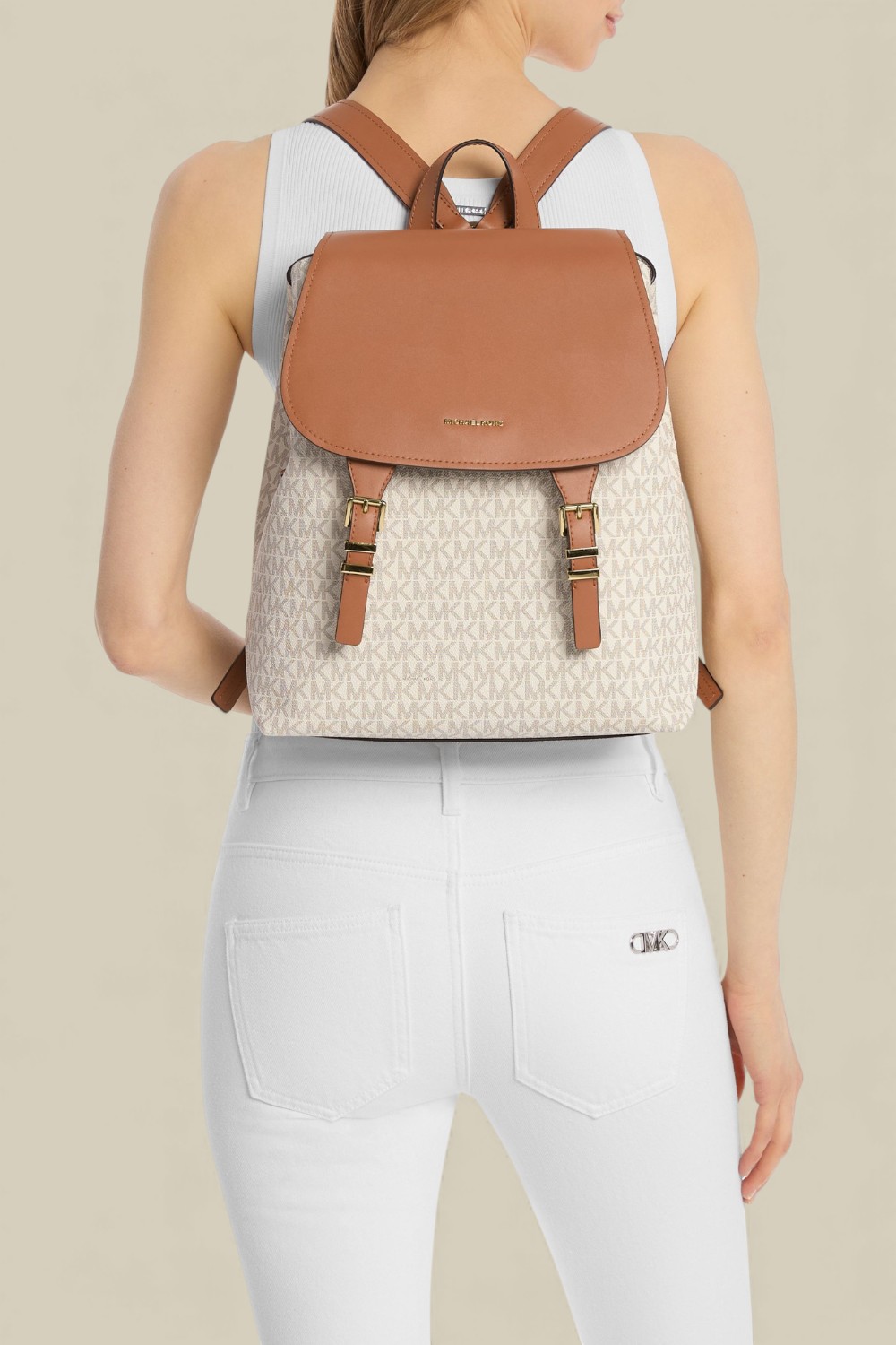 תמונת כל הלוק של תיק גב קוינן מדיום